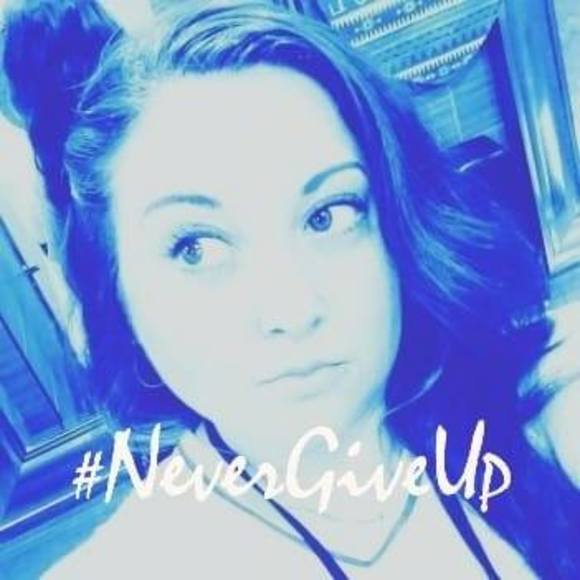 Meet your Posher, Emilia - Picture 1 of 9